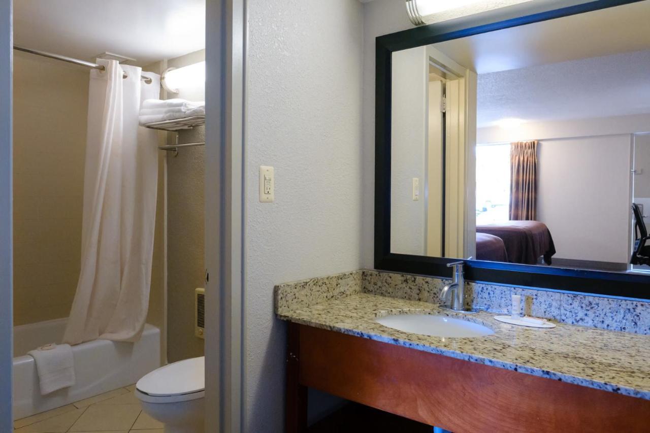 Red Carpet Inn Washington Dc Exterior photo