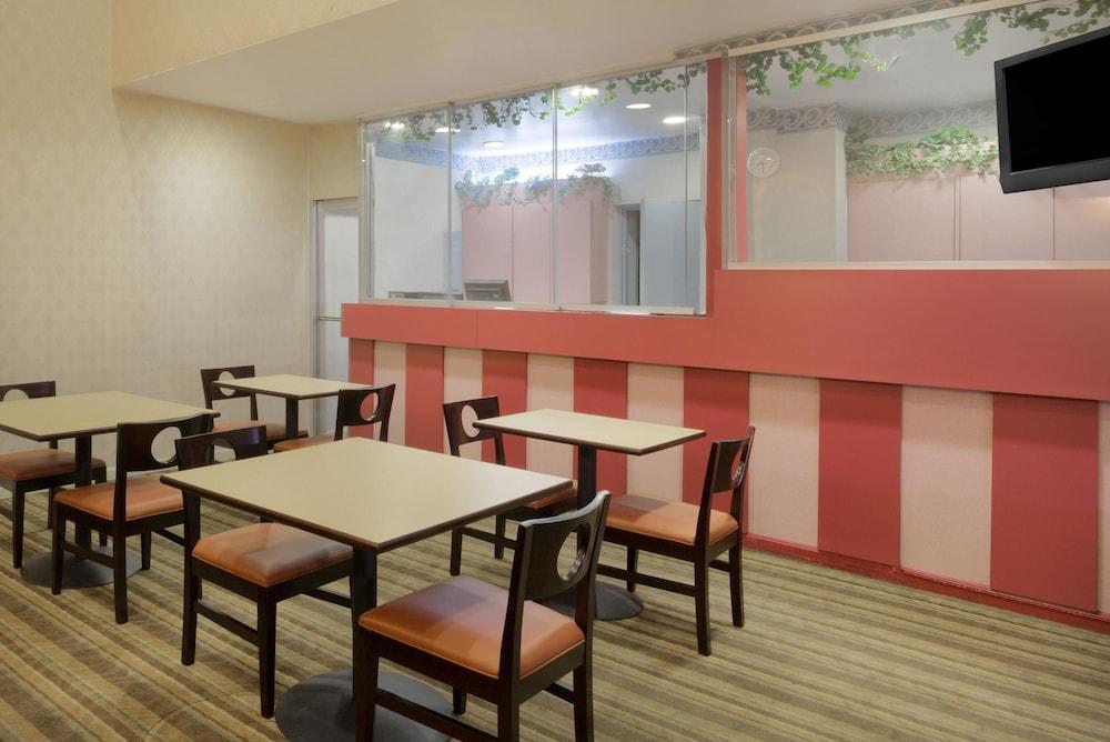 Red Carpet Inn Washington Dc Exterior photo